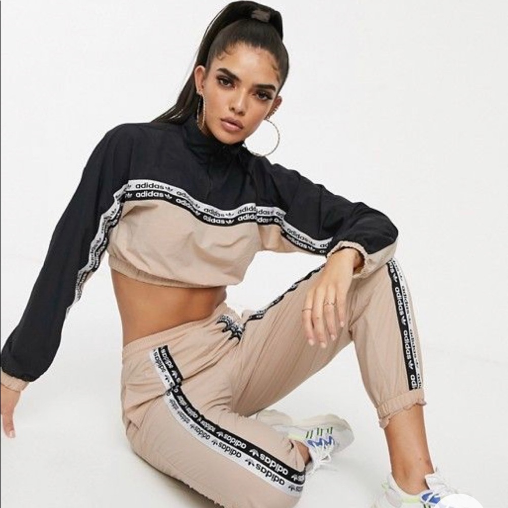 adidas Women’s RYV taping Cropped Hoodie